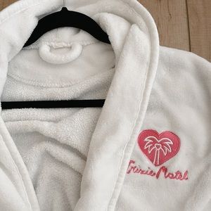 TRIXIE MOTEL GUEST ROBE